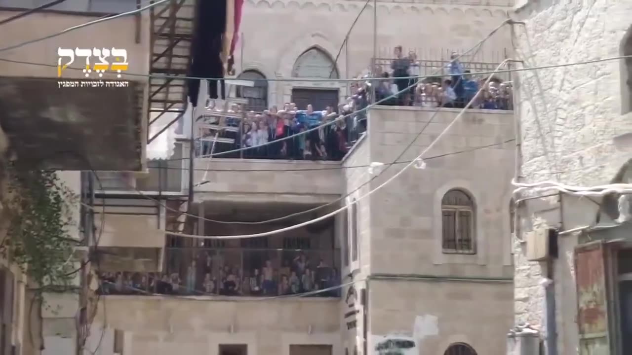 ❗Orthodox Jewish People carrying a Palestinian flag escort the IDF out of Jerusalem -- Al-Quds