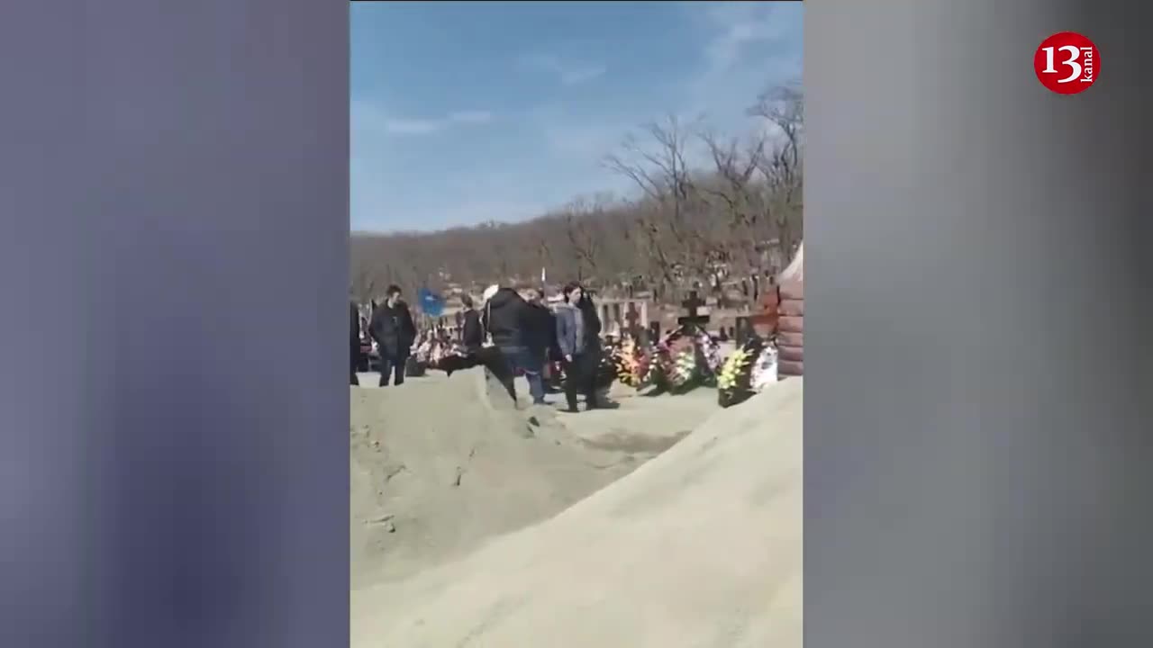 No room is left in cemetery, funeral cars are lined up - Russians welcome their dead soldiers