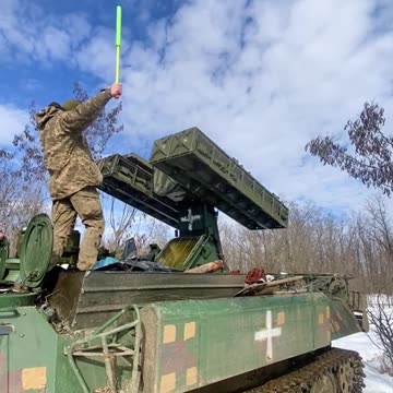Footage of a Ukrainian Strella-10 SAM Spinning Up