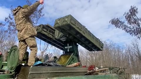 Footage of a Ukrainian Strella-10 SAM Spinning Up