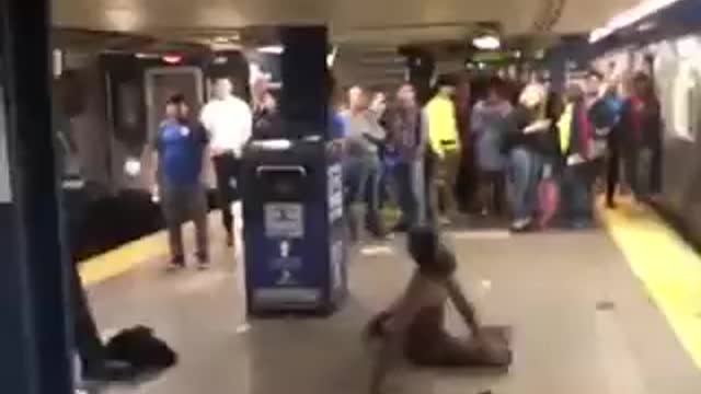 Negro Naked SUbway Dancing