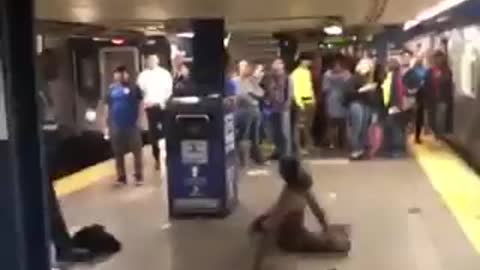 Negro Naked SUbway Dancing