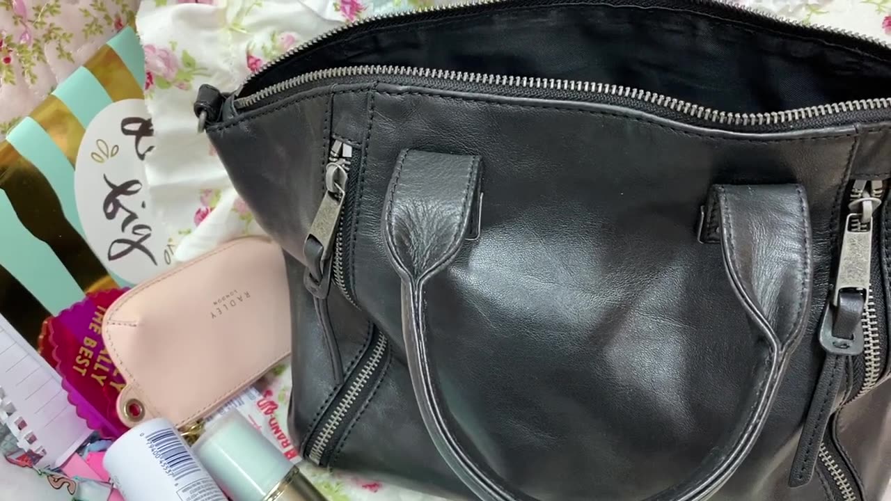 What's in my Lucky Brand leather Bag.