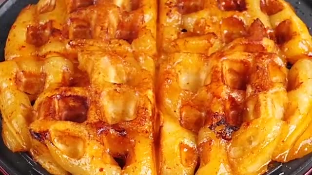 SPICY TTEOKBOKKI VS Waffle Iron 와플기계로 엽기떡볶이 누르기 Korean food #Shorts