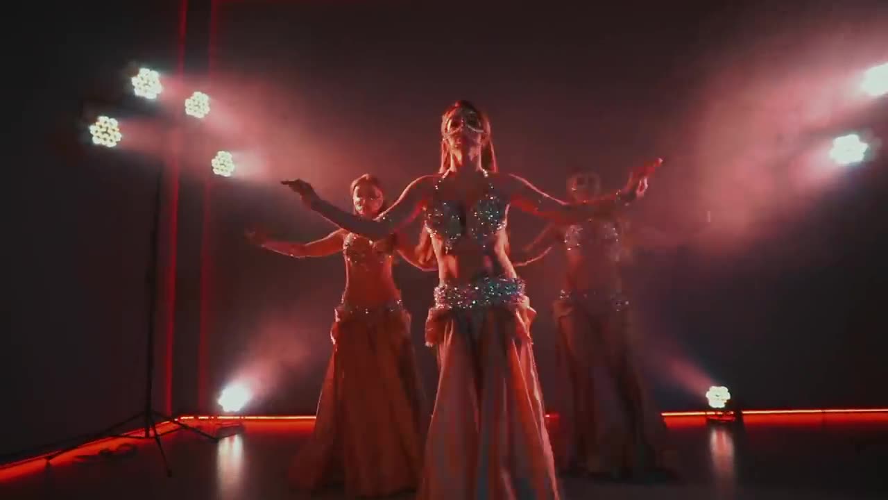 Belly dance drum solo by poshkus dance school -music : Artem Uzunov - I wanaa