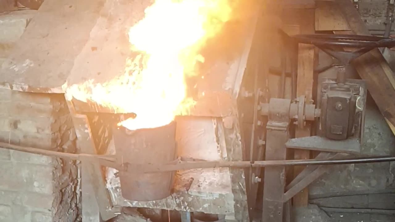Let's go to seeing to LED bulb melting in full melt iron