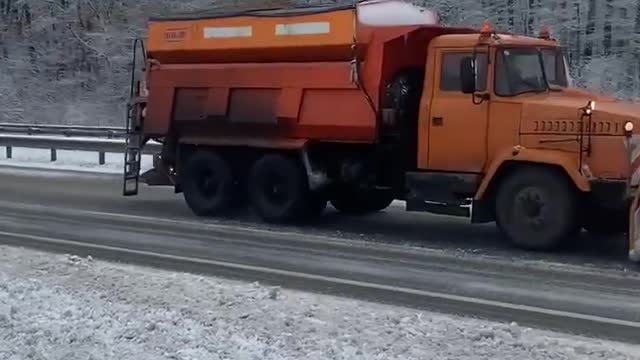 How are roads cleared of snow in Ukraine? Snow removal from roads.