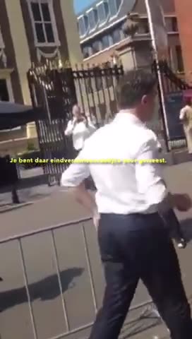 Blij dat je ‘oprot’ Tines Koops neemt afscheid van Rutte