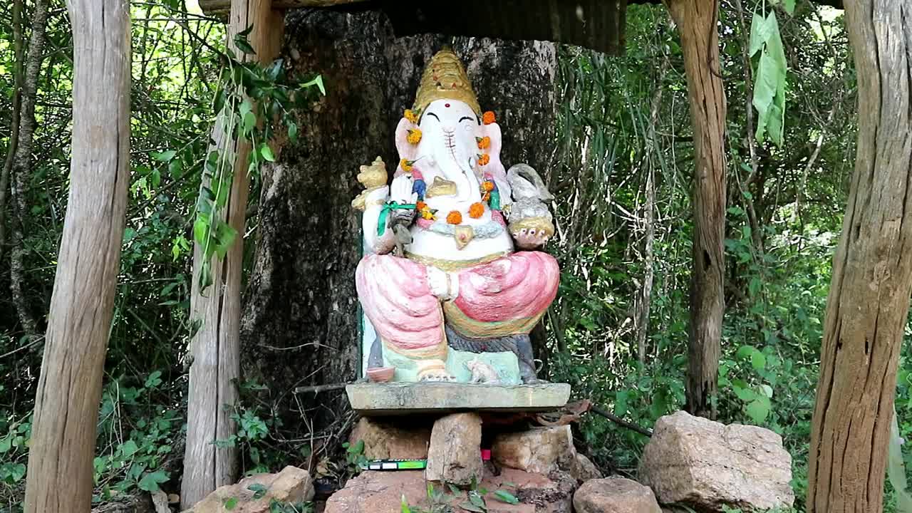 BeyondRoom313 20190524 Hinduism - Why So Many Gods, Why Do They Have Many Arms