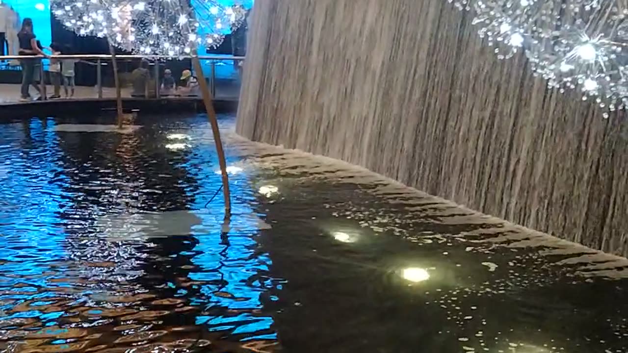 Dubai Mall water fall