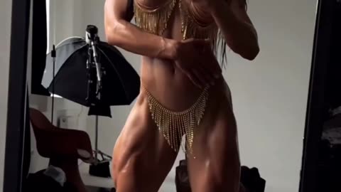 Daria shuer mirror Physique check