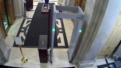 0163USCH01HouseCarriageDoor_2021-01-05_21h46min14s713ms.mp4