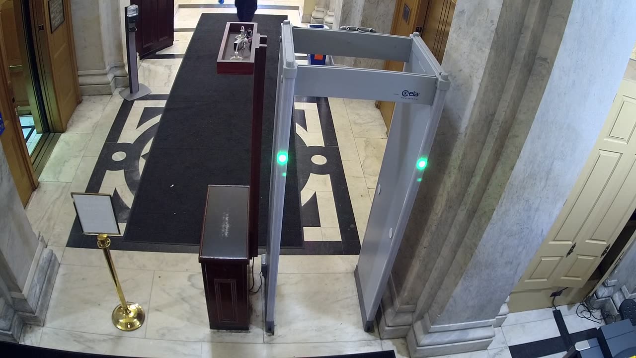 0163USCH01HouseCarriageDoor_2021-01-05_21h46min14s713ms.mp4