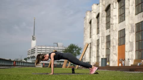 woman doing push up exercise !