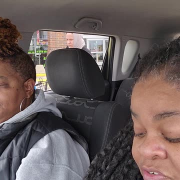 Mugger demands money from a guy on the street #jokeoftheday