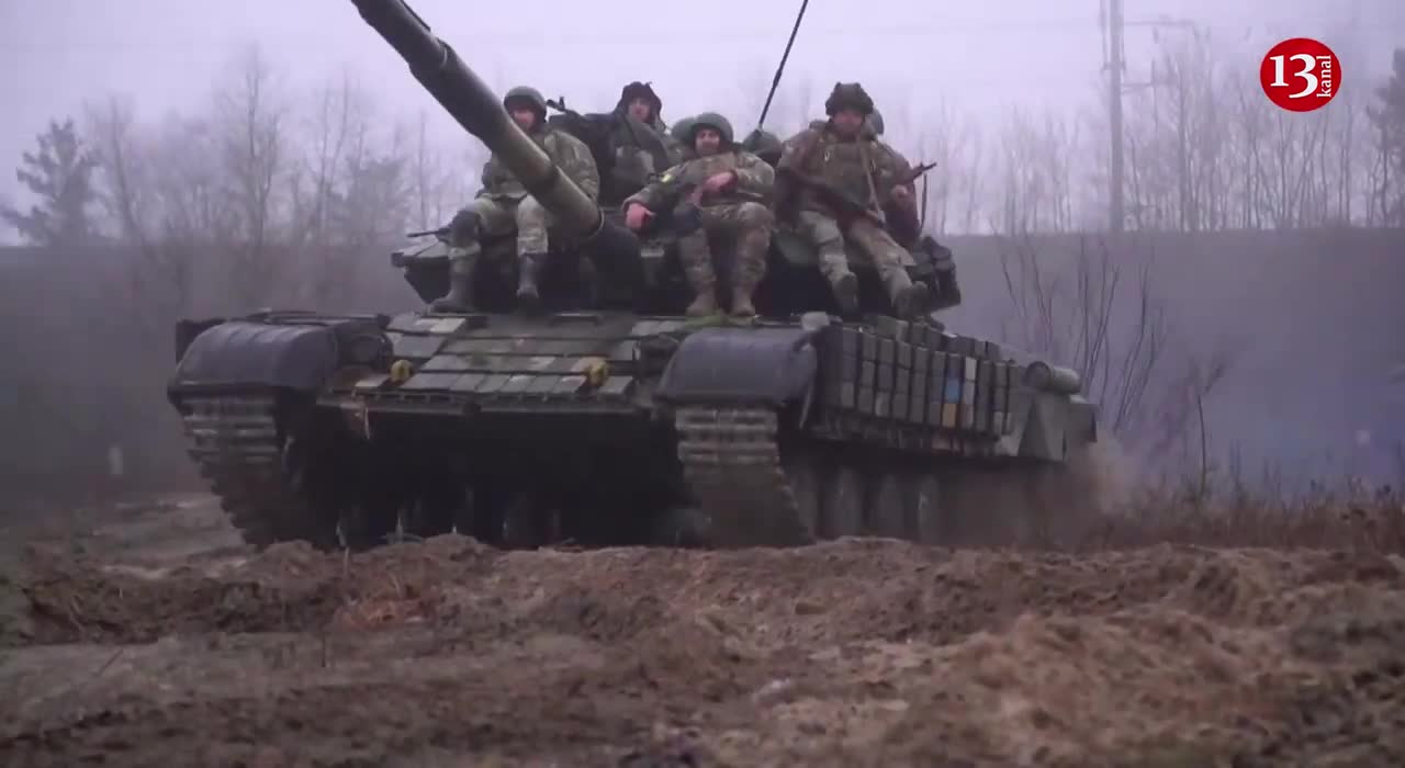 Ukrainian tanks, armored vehicles on Belarus border - "We need new tanks for attack"