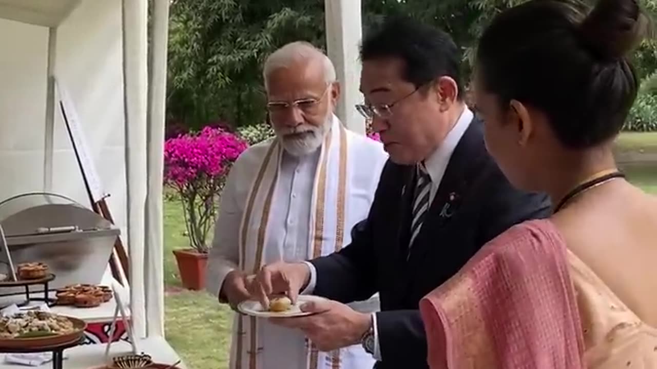 When PM Modi & Japan PM Fumio Kishida had #Golgappa