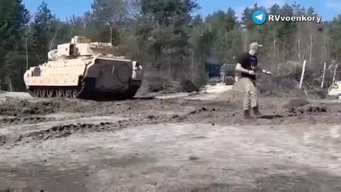 First footage of American Bradley infantry fighting vehicles in desert camouflage in Ukraine.