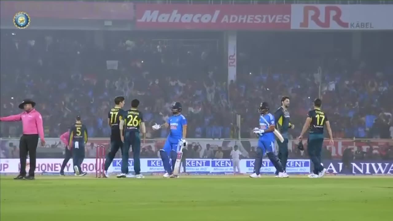 1 run to win on the last bthat seals #TeamIndia's win in the first #INDvAUS T201