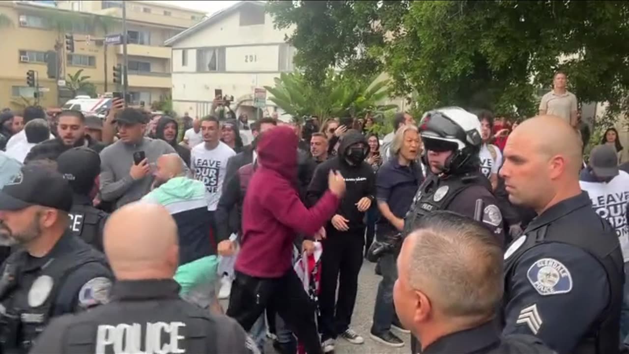 Antifa Attacks Parents in Glendale,CA #fight #streetfight #antifa