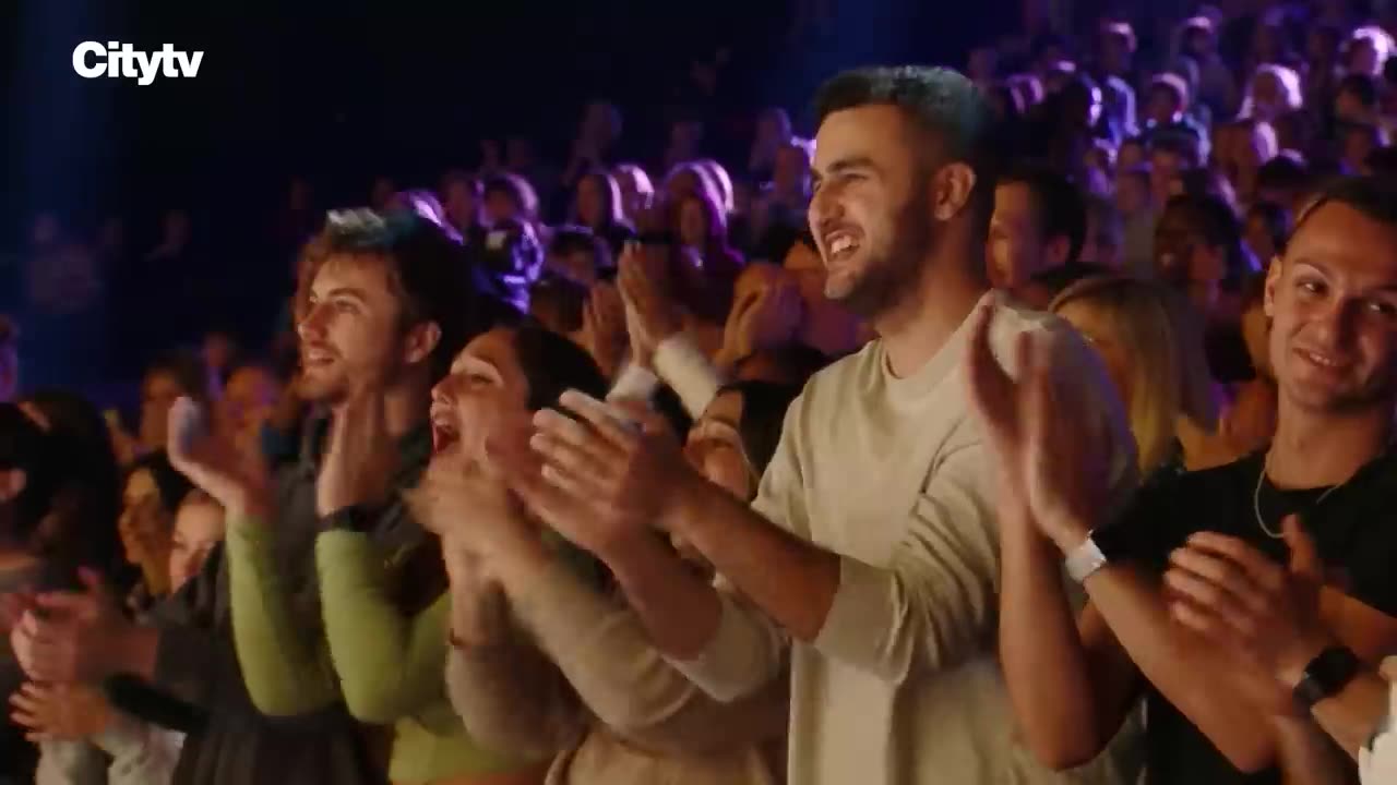 GOLDEN BUZZER Noise Maker Geneviève Côté Shocks Howie Mandel - Canada's Got Talent