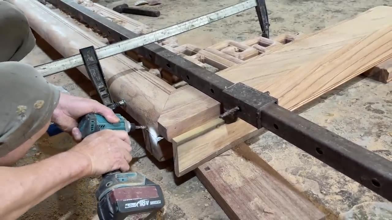 Incredible Skills Woodworking // The Most Beautiful Monolithic Sculpture Carved Hardwood Table