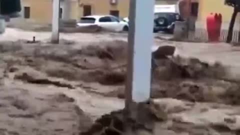 🌐 - INTERNATIONAL: More footage of the Flash floods which destroyed streets in Spain.