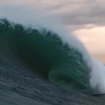 The beauty of the ocean waves