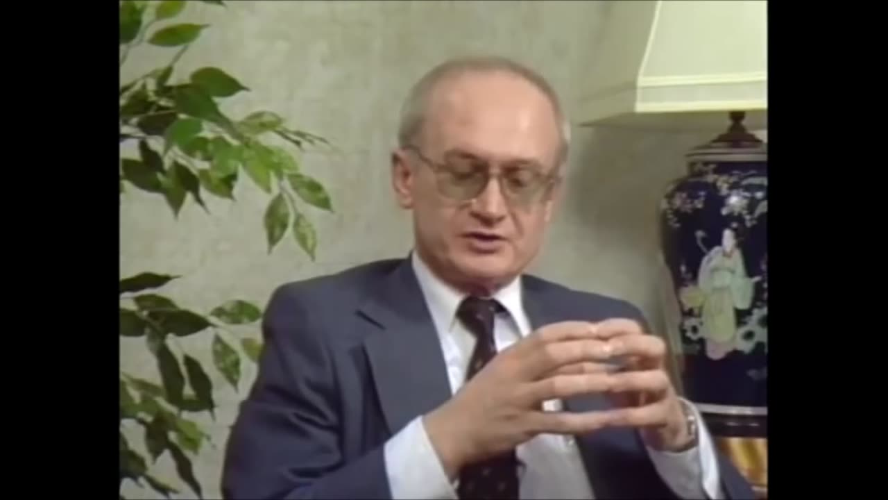 PC Culture. G. Edward Griffin interviews former KGB agent Yuri Bezmenov (1984)