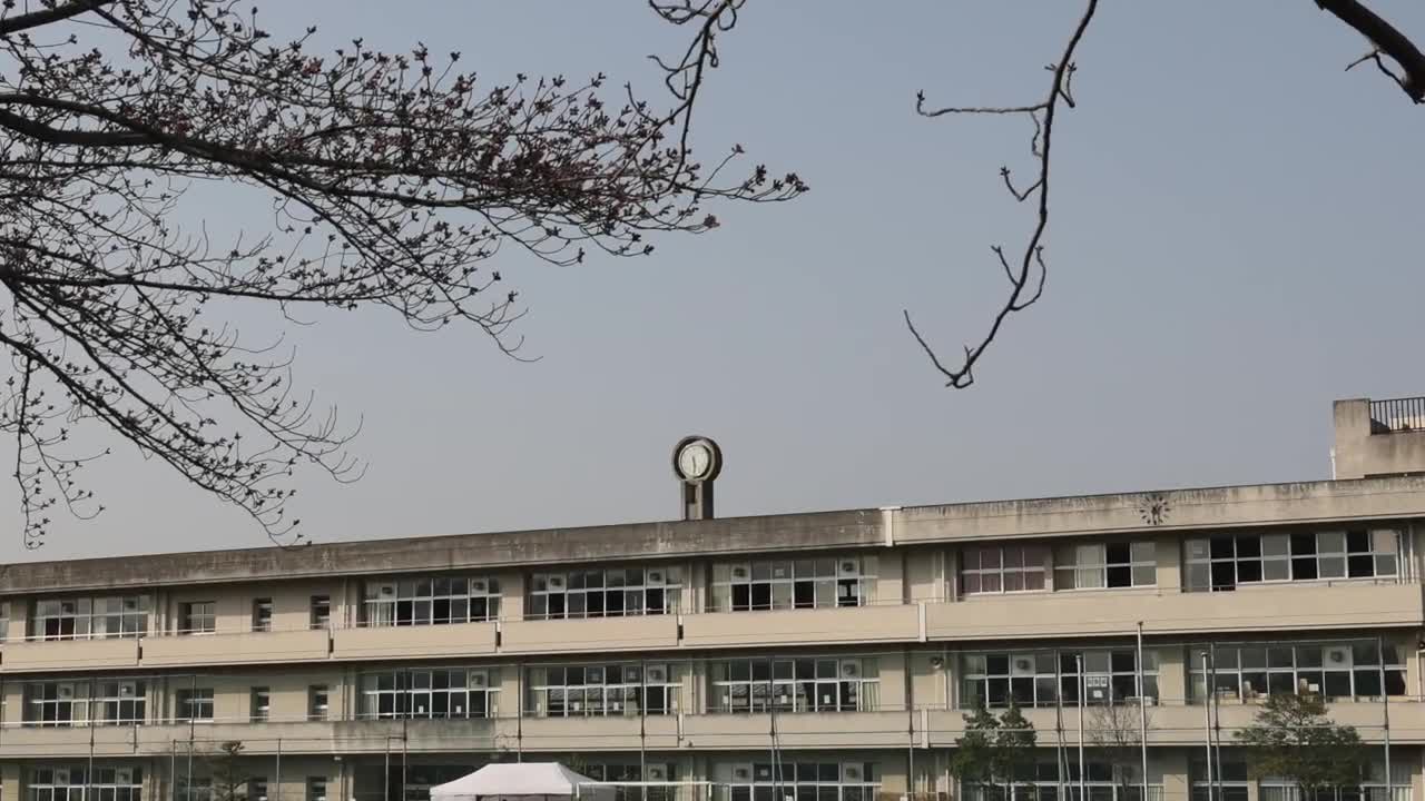 Drone show gives closing school a special farewell - The Japan News