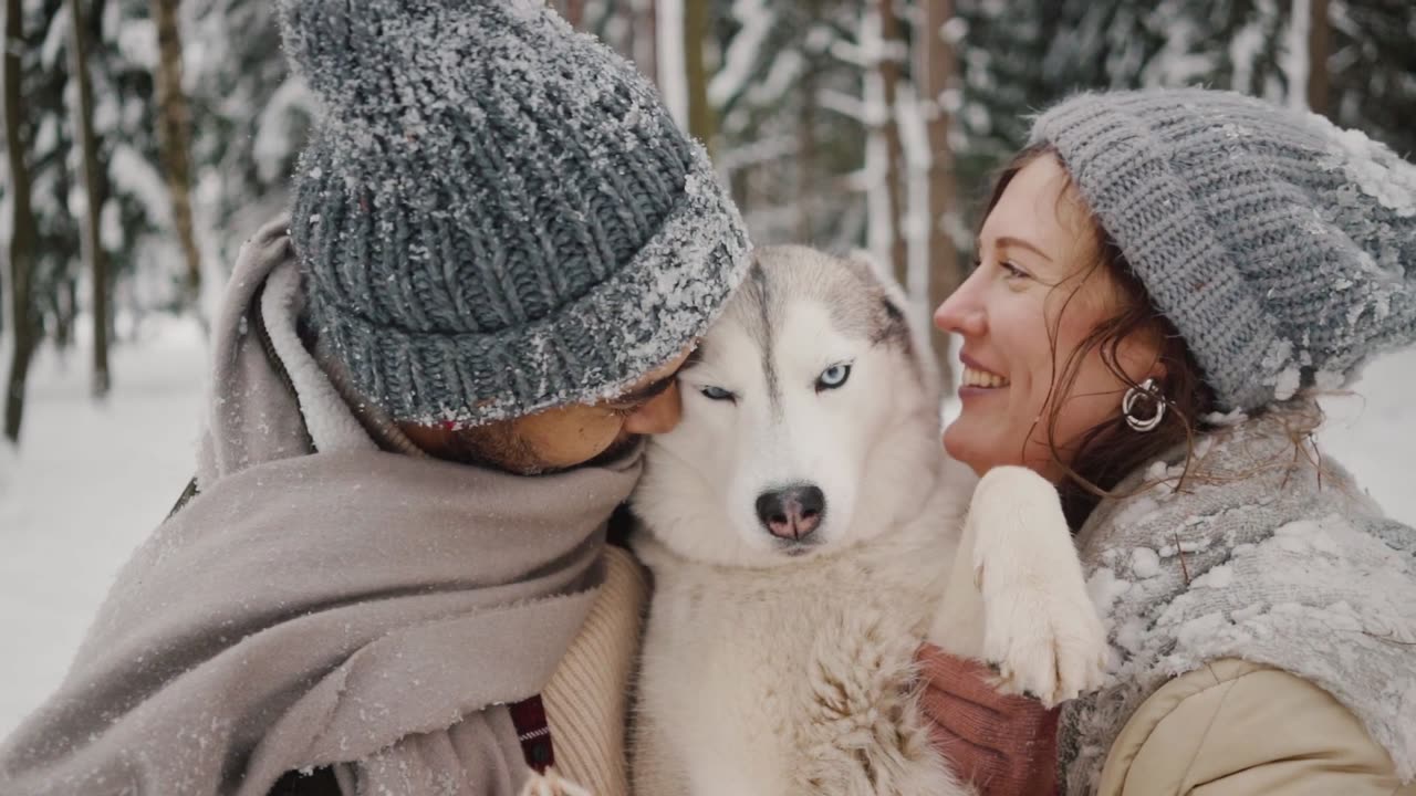 COUPLE LOVE FOR DOG