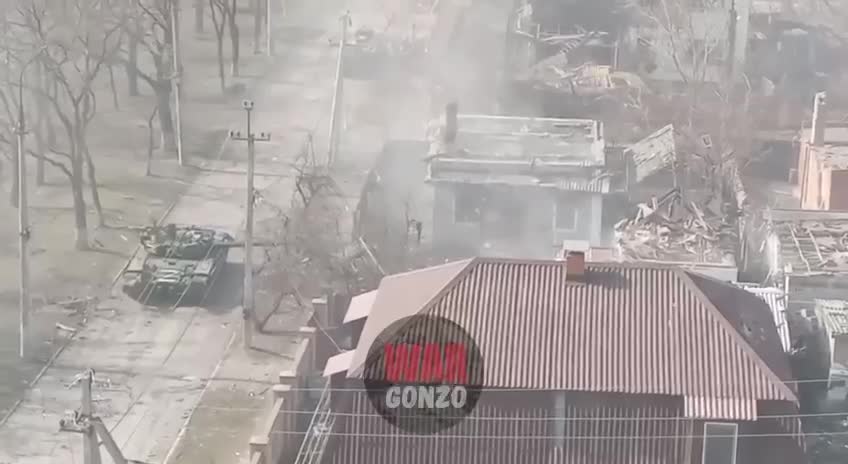 DPR tanks clear Mariupol from Azov militants