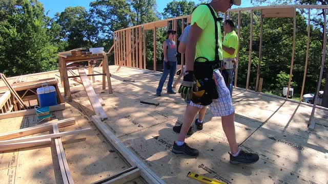 Building the first walls, 100 degrees everyday