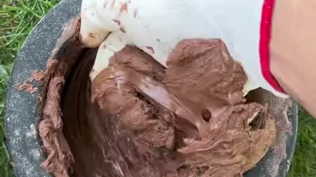 Crushing Nutella 🌰 🍫