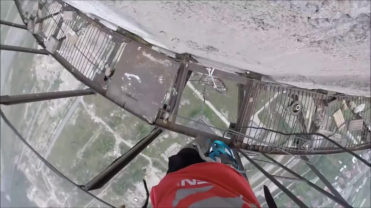 Unicycle on 256m Chimney in Targu Jiu