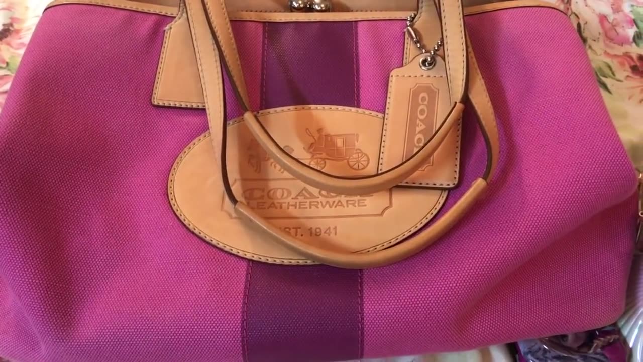 What's in my Coach Hampton 10th Anniversary Bag & Wristlet/Wallet