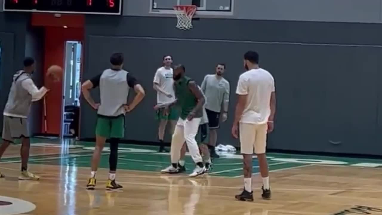 Jaylen Brown Vs Jayson TaTuM one and one battle Boston Celtics training camp