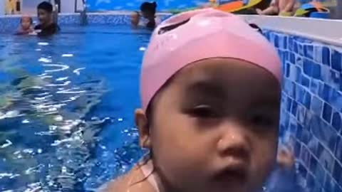 how to train a small child to dive with obstacles in the depths of the water