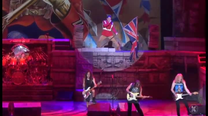 Iron Maiden - The Trooper/Bruce forgot his microphone lol (Live at Ryogoku Kokugikan, Tokyo 2016)