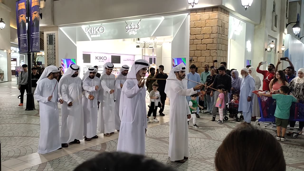 Dubai Sheikh Dance in Mall | Dubai famous dance