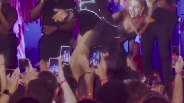 Ivete sangalo. Se isso e so um ensaio para carnaval
