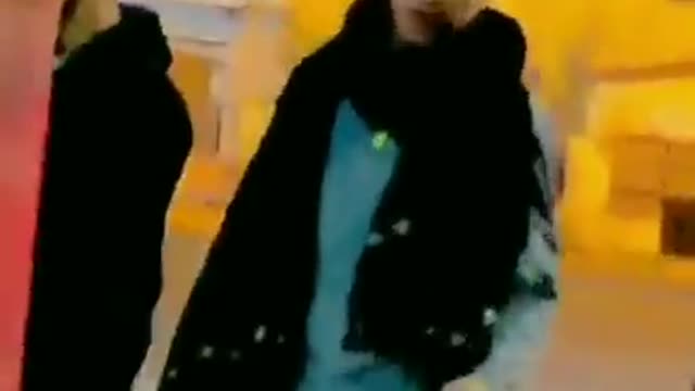 ΣΤΟ ΜΕΤΑΞΥ ΣΤΗΝ ΕΛΛΑΔΑ -ΕΠΕΝΔΥΤΕΣ ΜΕ ΜΑΧΑΙΡΙΑ.