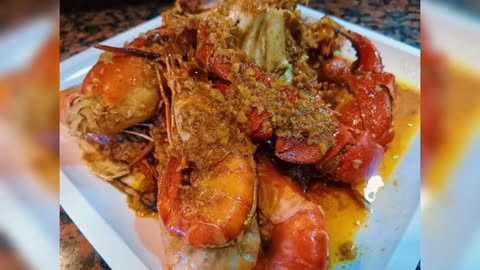 GARLIC BUTTER SHRIMP & MUD CRAB