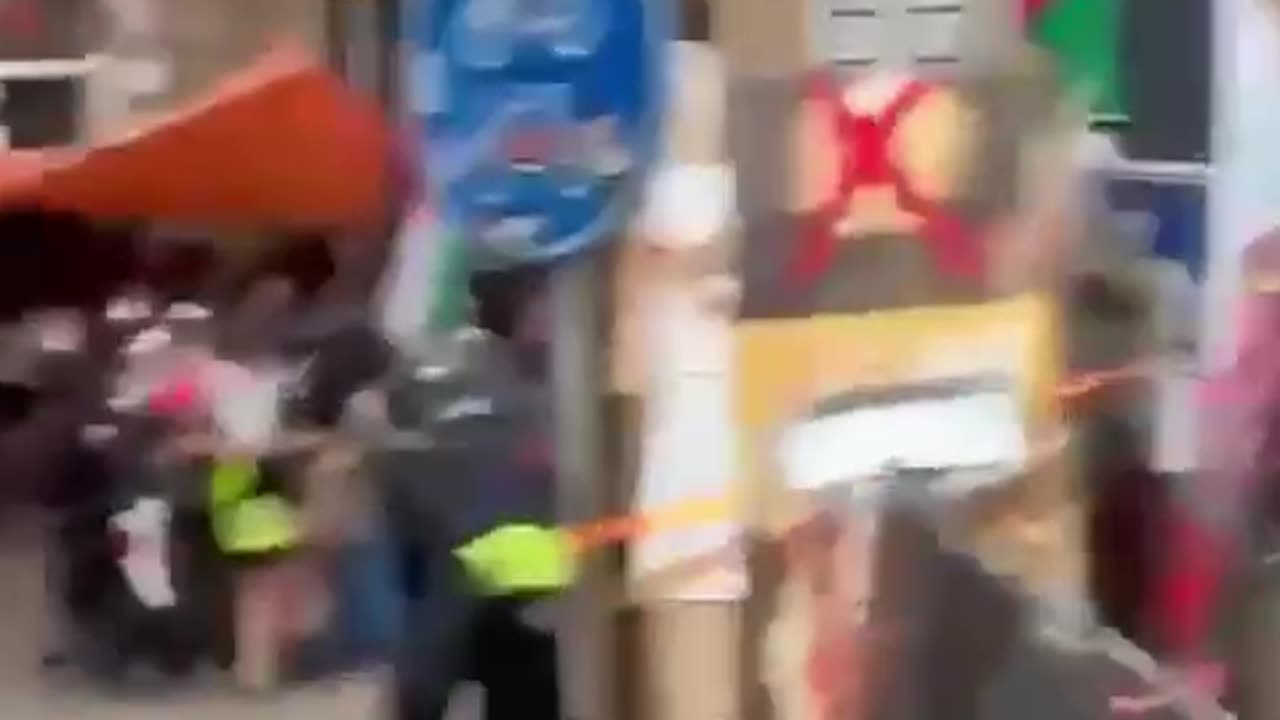 Dutch Police in Amsterdam give Antifa a lesson