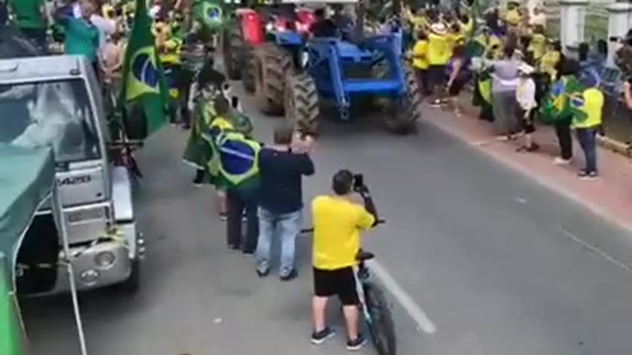 Brazilian farmers join protests against President Lula's socialism