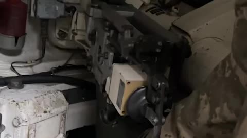 Inside a Ukrainian Leopard 1 with Tank Gunner