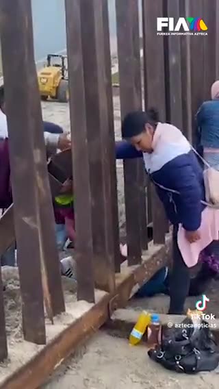 The "border fence" at Tijuana 🙈