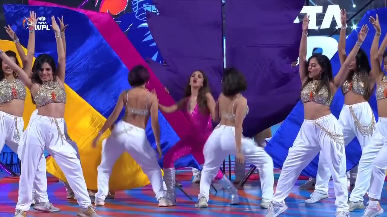 Kiara advani Dance at WPL