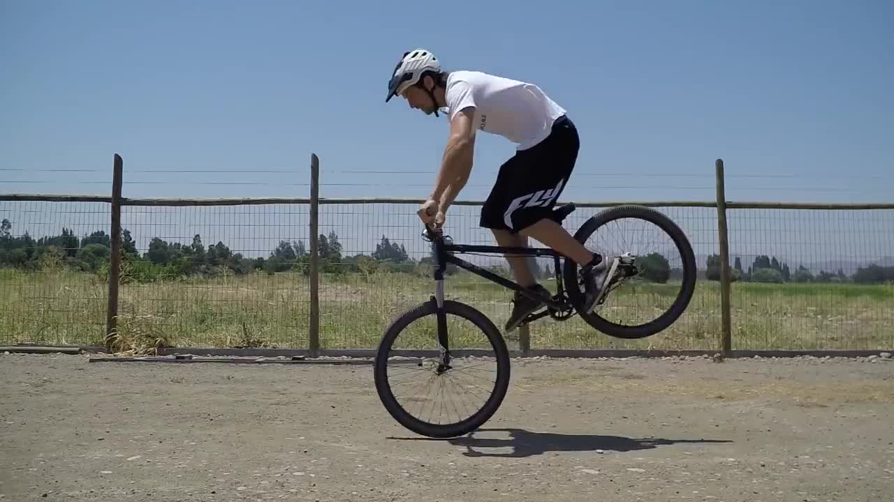 Cómo Hacer Bunny Hop con tu Mountain Bike! Teoría y Tests en Bicicletas de DH, Enduro, Dirt y Ruta!!