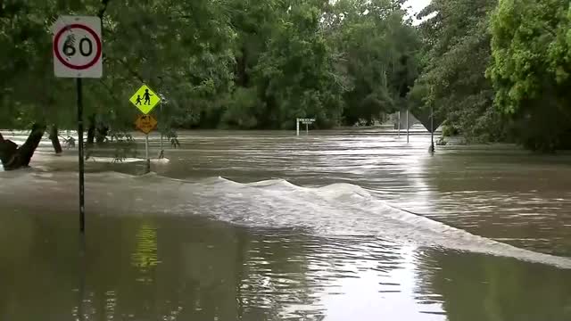 Australia flood sees one dead and ten missing